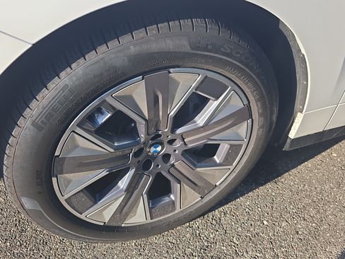 Used 2026 BMW iX xDrive45 AWD/4WD image 3