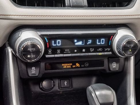 Used 2020 Toyota RAV4 XLE w/ Convenience Package FWD image 19