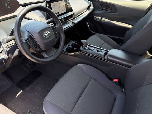Used 2025 Toyota Prius LE FWD image 11