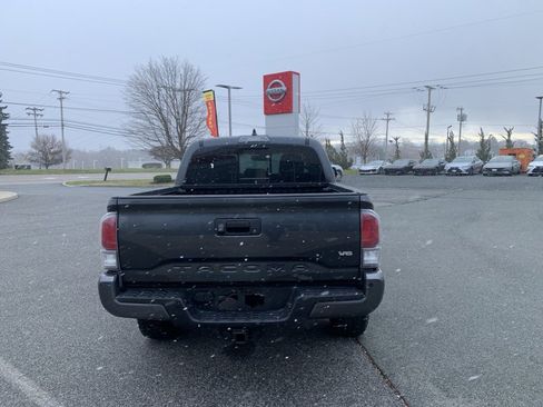 Used 2023 Toyota Tacoma TRD Off-Road w/ TRD Premium Off Road Package image 5