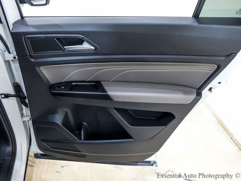 Used 2021 Volkswagen Atlas Cross Sport SE FWD image 29