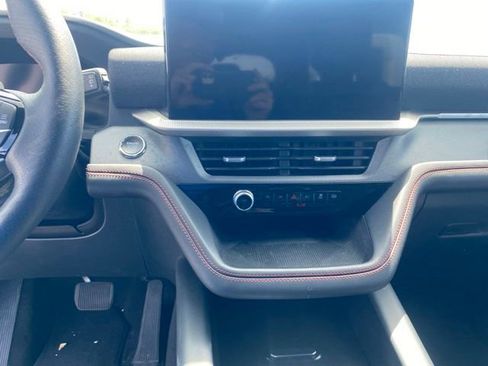 Used 2025 Ford Explorer ST-Line w/ ST-Line Street Pack AWD/4WD image 10