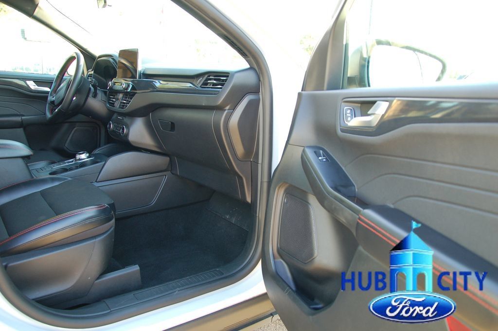 Used 2025 Ford Escape ST-Line FWD image 17