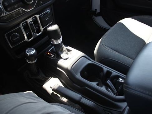 Used 2025 Jeep Wrangler Unlimited Sahara AWD/4WD image 11