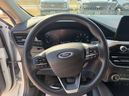 Used 2020 Ford Escape SE image 16