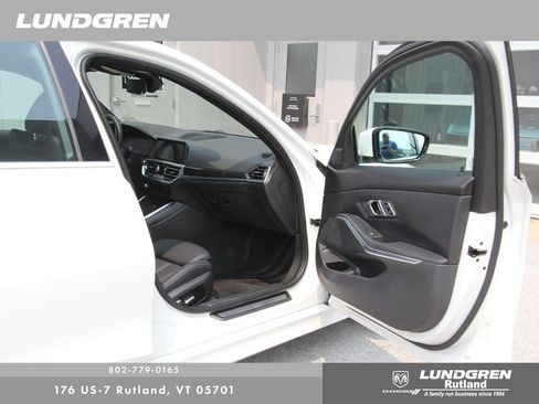 Used 2022 BMW 330i xDrive 330i xDrive w/ Premium Package image 8