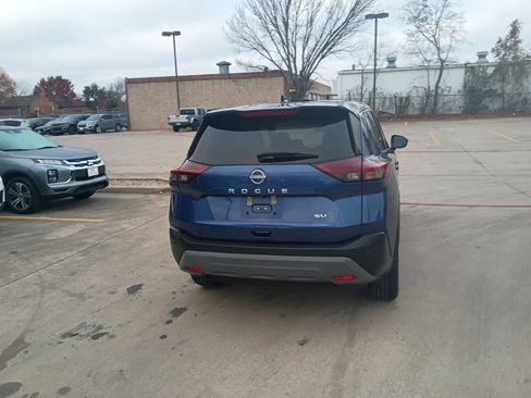 Used 2023 Nissan Rogue SV image 10