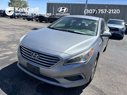 Used 2017 Hyundai Sonata SE FWD image 1