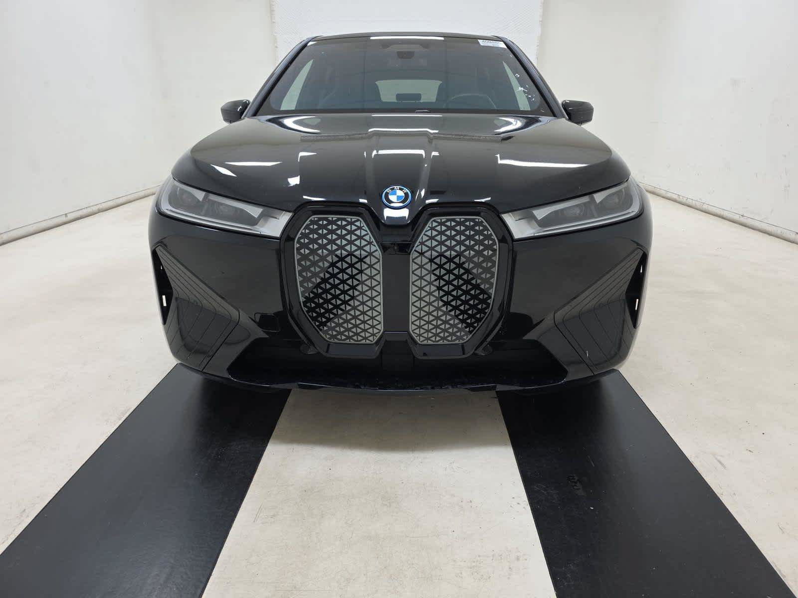 Used 2024 BMW iX xDrive50 w/ Sport Package AWD/4WD image 2