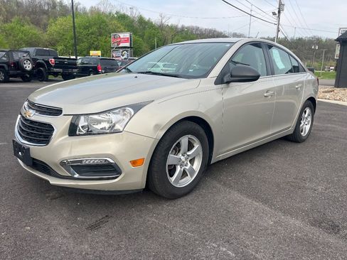 Used 2015 Chevrolet Cruze LT FWD image 1