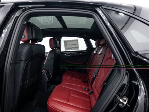 Certified 2026 Porsche Macan AWD/4WD image 21