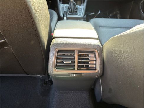 Used 2017 Volkswagen Golf Wolfsburg Edition image 37