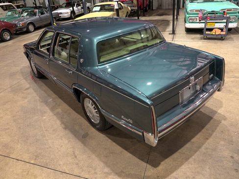 Used 1992 Cadillac De Ville Sedan FWD image 16