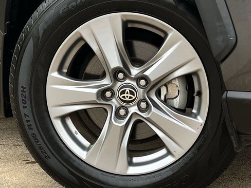 Used 2022 Toyota RAV4 XLE FWD image 29