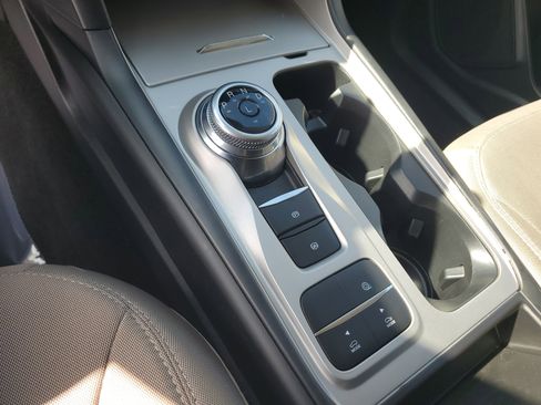 Used 2022 Ford Explorer XLT image 27