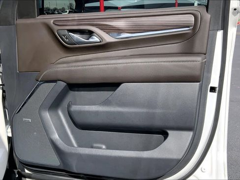 Used 2024 GMC Yukon XL Denali w/ Advanced Technology Package image 23