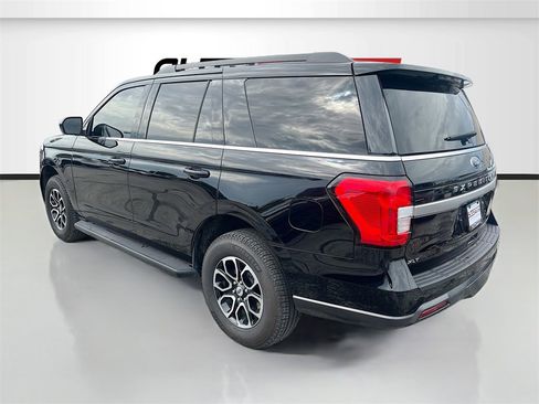 Used 2023 Ford Expedition XLT image 5