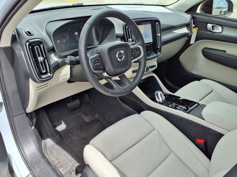 New 2026 Volvo XC40 B5 Plus w/ Protection Package Premier AWD/4WD image 12