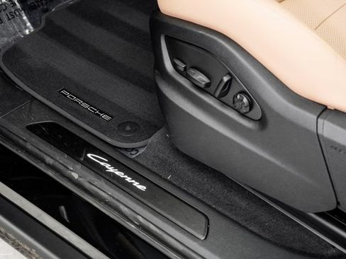 Certified 2026 Porsche Cayenne AWD/4WD image 12