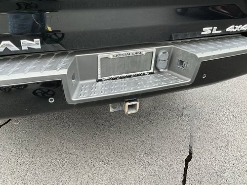 Used 2020 Nissan Titan SL w/ Moonroof Package image 24