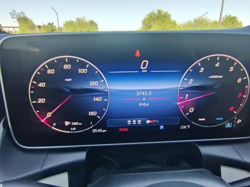 Used 2025 Mercedes-Benz GLC 300 4MATIC image 12