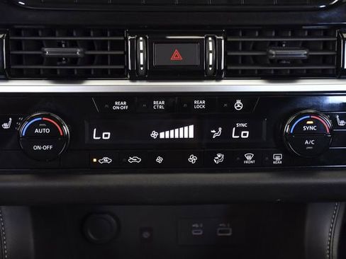 Used 2024 Nissan Pathfinder SL AWD/4WD image 15