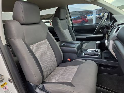 Used 2017 Toyota Tundra SR5 w/ SR5 Upgrade Package AWD/4WD image 18