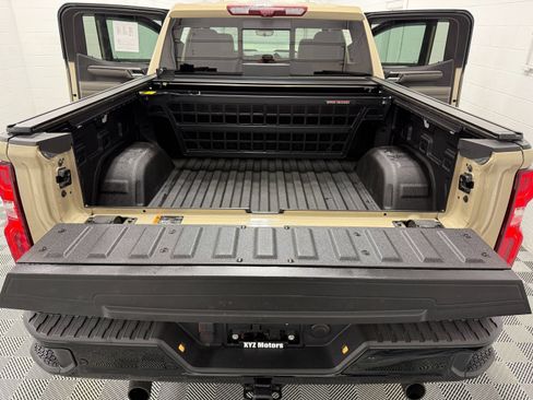 Used 2022 Chevrolet Silverado 1500 ZR2 w/ Technology Package AWD/4WD image 35