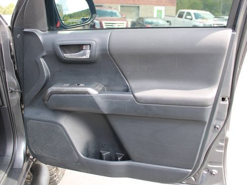 Used 2019 Toyota Tacoma TRD Sport AWD/4WD image 41