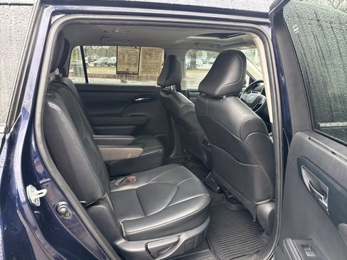 Used 2020 Toyota Highlander XLE image 13