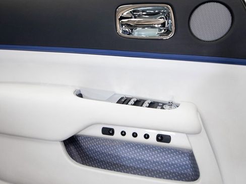 Used 2017 Rolls-Royce Dawn image 44