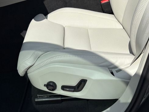 New 2026 Volvo XC60 B5 Ultra w/ Protection Package Premier AWD/4WD image 19