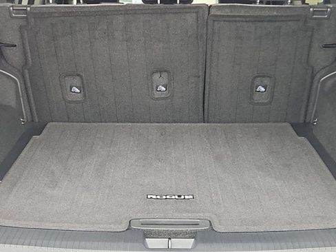 Used 2021 Nissan Rogue SV image 16