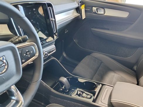 New 2026 Volvo XC40 B5 Ultra w/ Protection Package Premier image 19