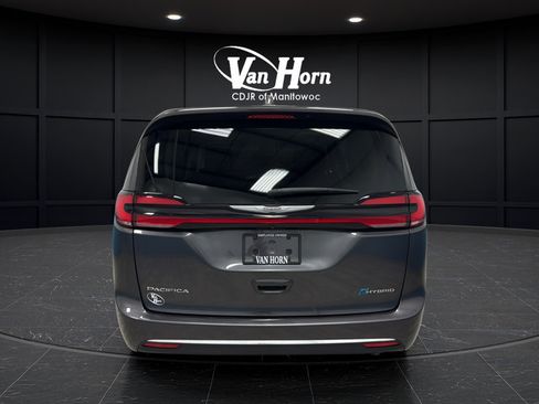 Used 2022 Chrysler Pacifica Touring-L FWD image 5