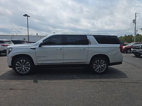 Used 2021 GMC Yukon XL Denali w/ Denali Ultimate Package AWD/4WD image 1