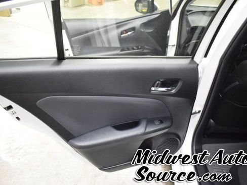 Used 2022 Toyota Prius L Eco image 22