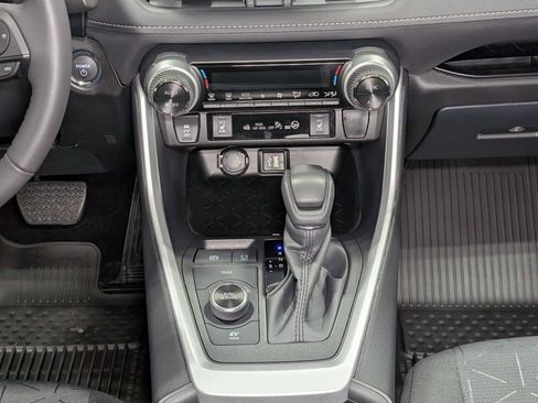 Used 2025 Toyota RAV4 XLE image 20