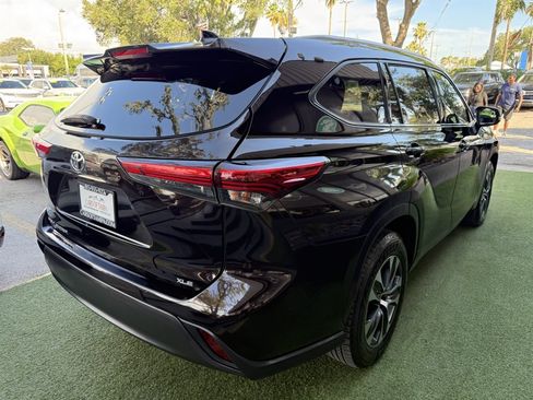 Used 2020 Toyota Highlander XLE FWD image 6