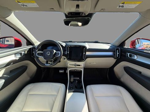 Used 2019 Volvo XC40 T5 Momentum image 23