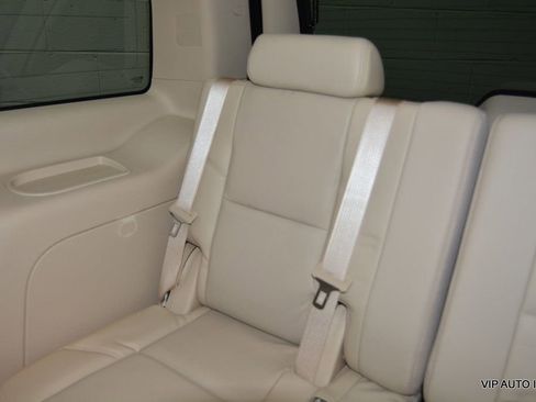Used 2007 Cadillac Escalade AWD w/ Climate Package image 29