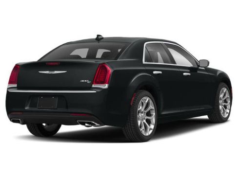 Used 2018 Chrysler 300 C w/ Safetytec Plus Group RWD image 2