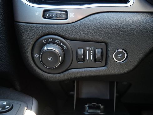 Used 2021 Jeep Cherokee Limited w/ Elite Package AWD/4WD image 21
