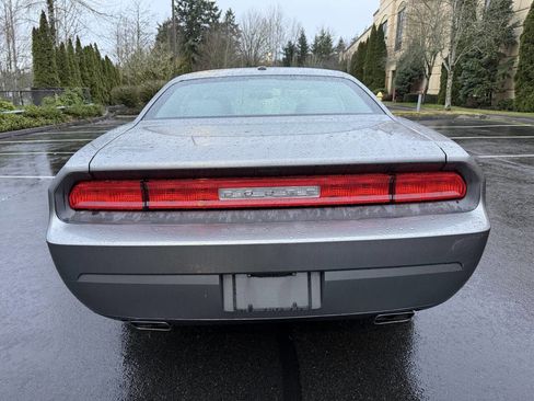 Used 2012 Dodge Challenger SXT image 6