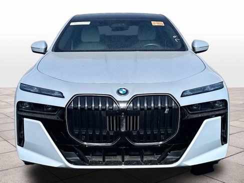 Used 2023 BMW i7 xDrive60 AWD/4WD image 2