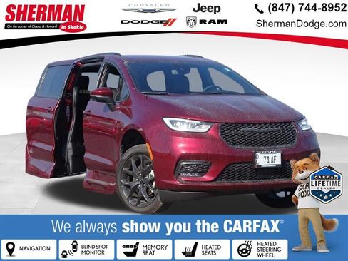 Used 2023 Chrysler Pacifica Touring-L w/ Uconnect Theater Family Group FWD image 1