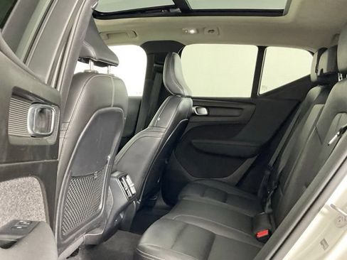 Used 2024 Volvo XC40 B5 Core AWD/4WD image 16