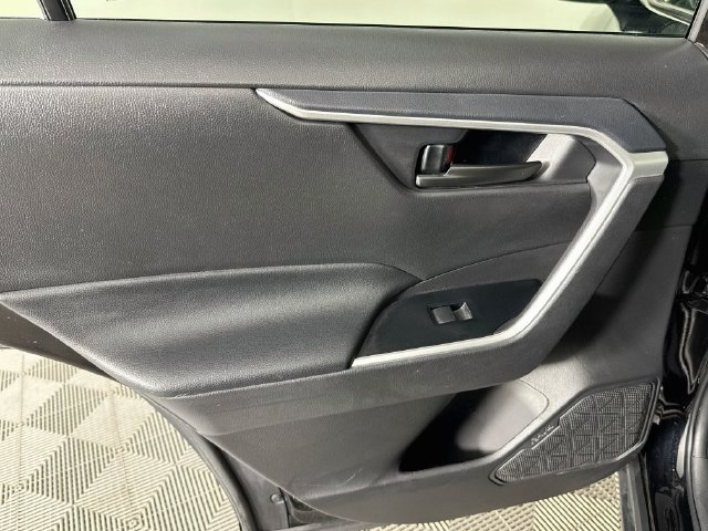 Used 2025 Toyota RAV4 LE AWD/4WD image 22