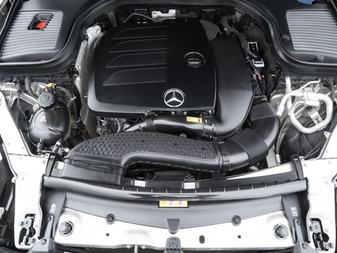 Used 2020 Mercedes-Benz GLC 300 4MATIC image 31