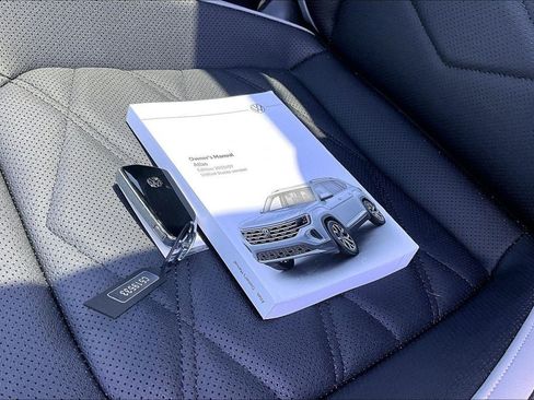 Certified 2026 Volkswagen Atlas Peak Edition AWD/4WD image 11